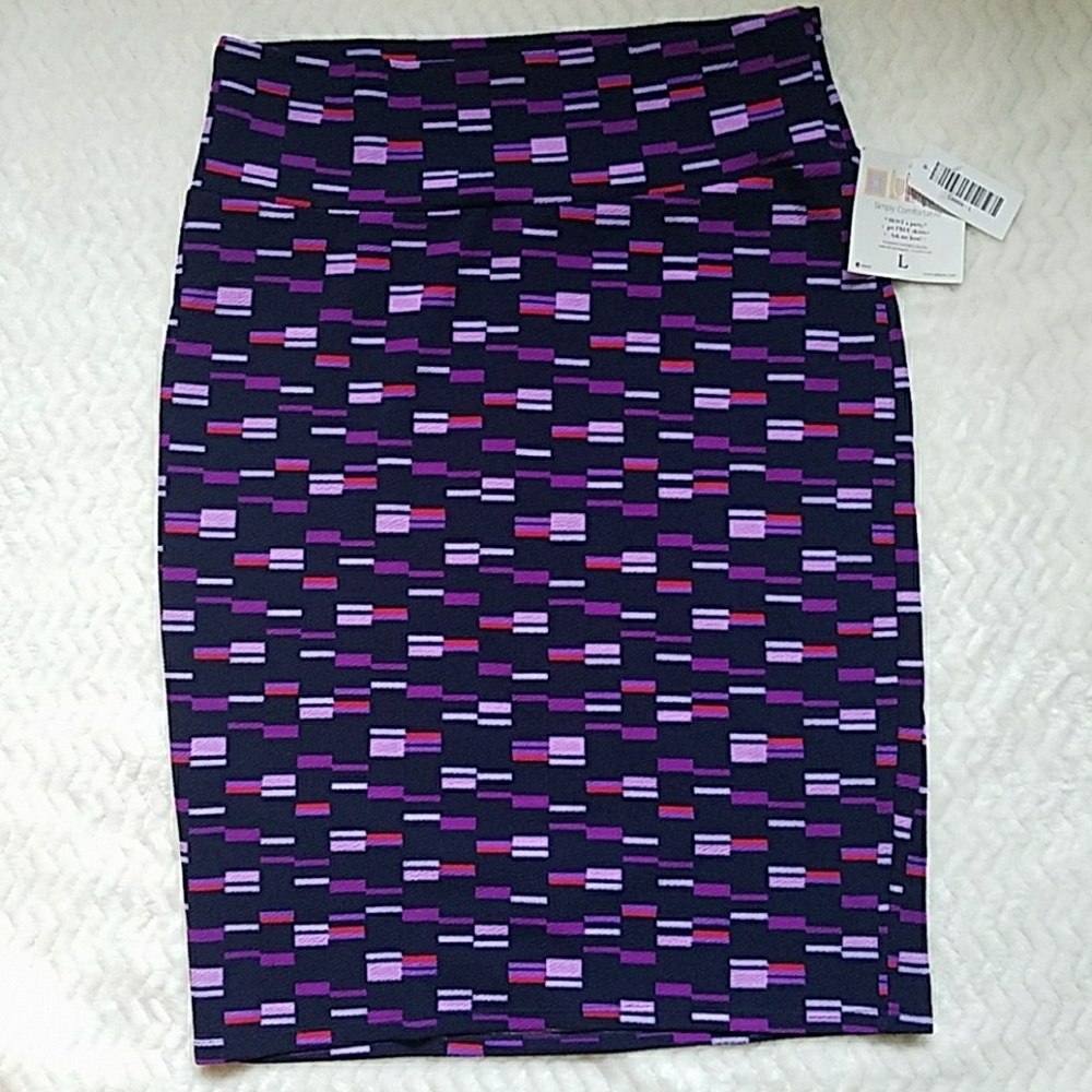 SOLD ***NWT LulaRoe Cassie Skirt